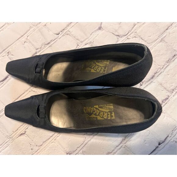Ferragamo Size 8 Bow Front Pump Heels Black Pointed Toe Dressy Classic Old Money - Picture 6 of 16